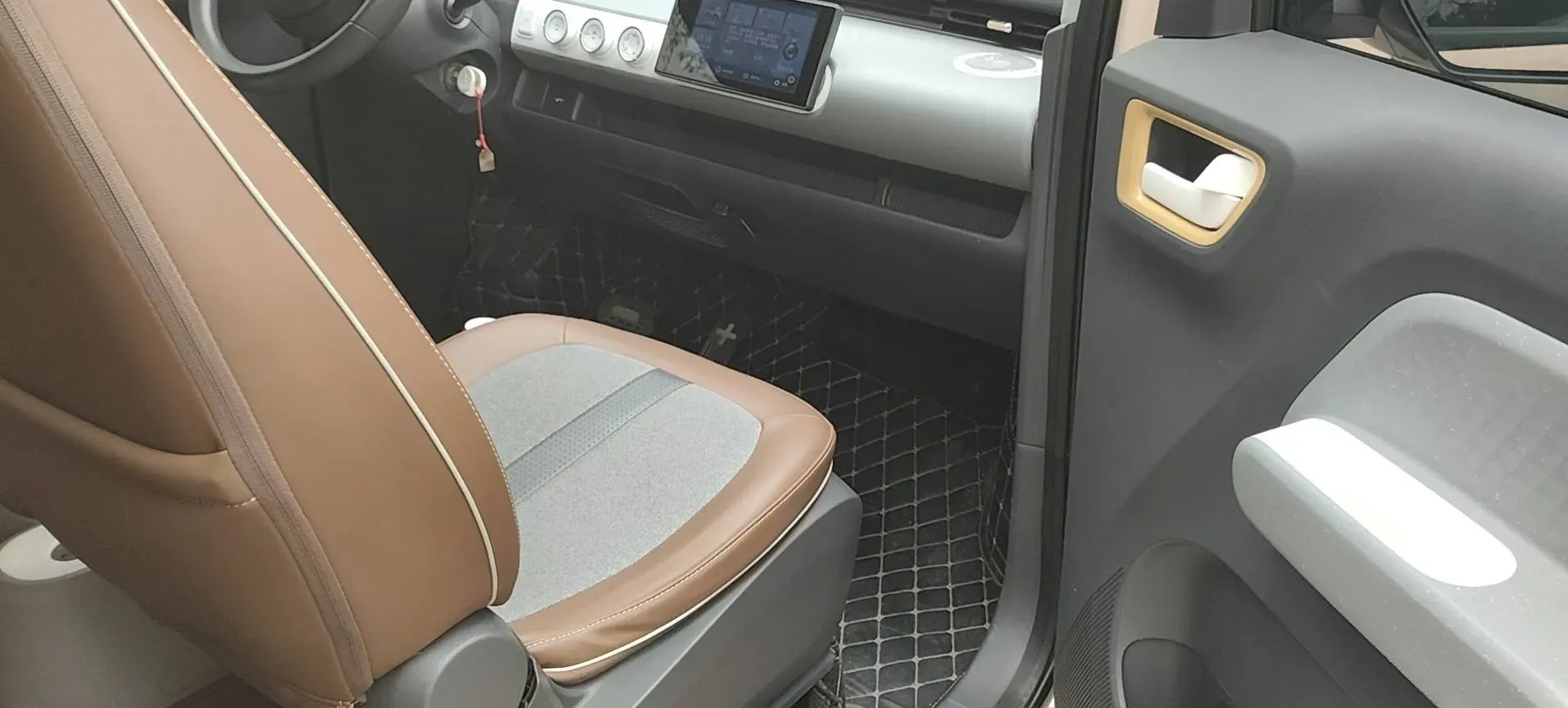 2022 WuLing HongGuang MINI EV BEV 17.3KWH,autocango,china used car exporter,china ev exporter,chinese used car exporter,chinese used ev exporter