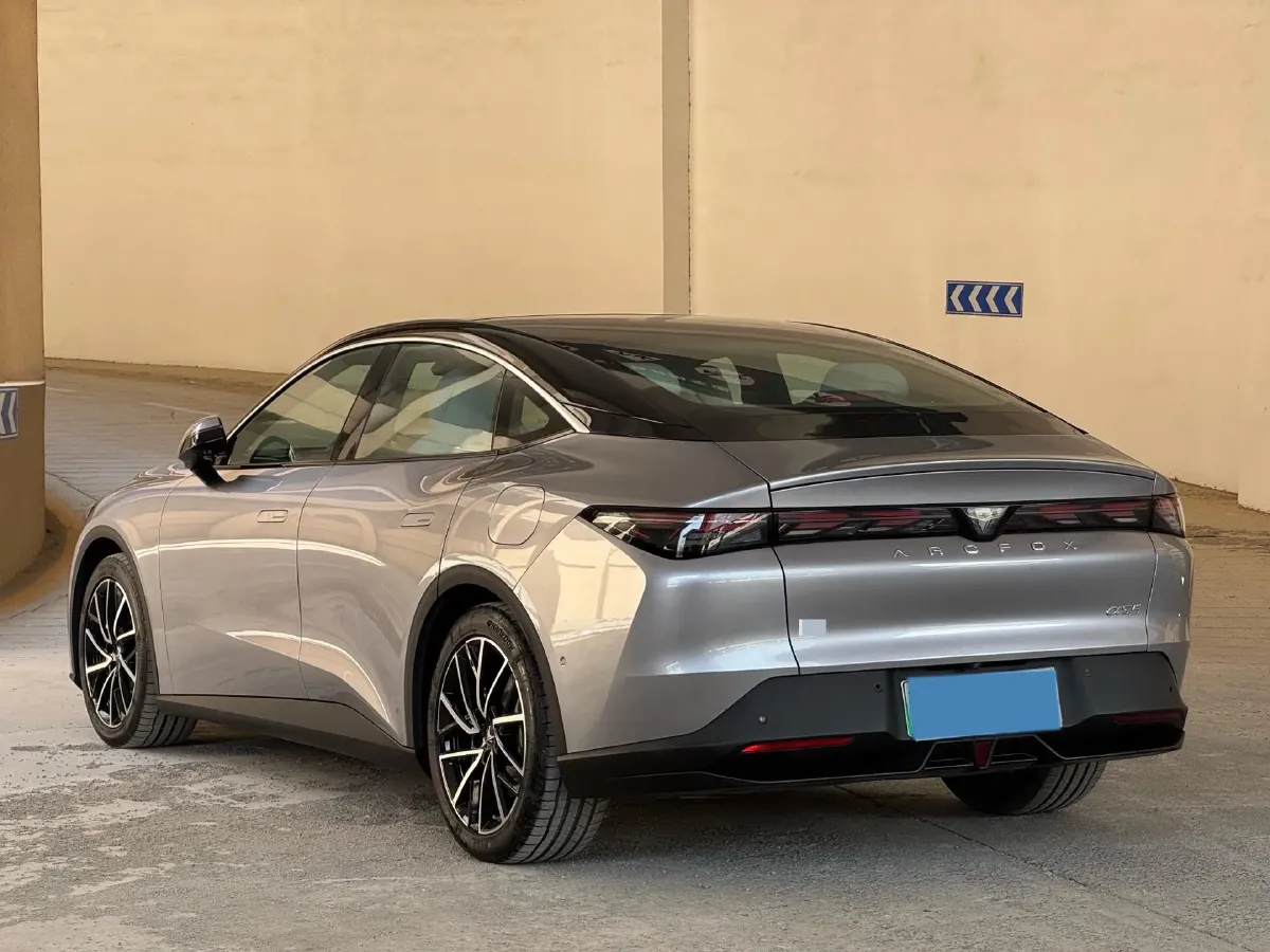 2024 ARCFOX αT5 BEV 79.2KWH,autocango,china used car exporter,china ev exporter,chinese used car exporter,chinese used ev exporter