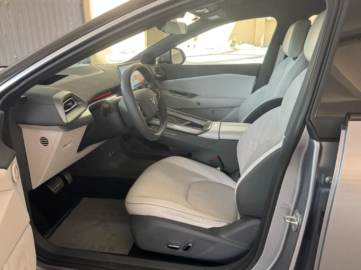 2024 ARCFOX αT5 BEV 79.2KWH,autocango,china used car exporter,china ev exporter,chinese used car exporter,chinese used ev exporter