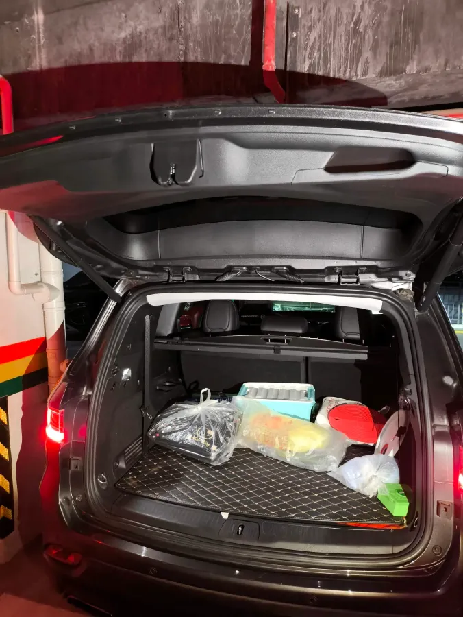 2018 Jeep Grand Commander 2.0T 234HP L4 9AT,autocango,china used car exporter,china ev exporter,chinese used car exporter,chinese used ev exporter