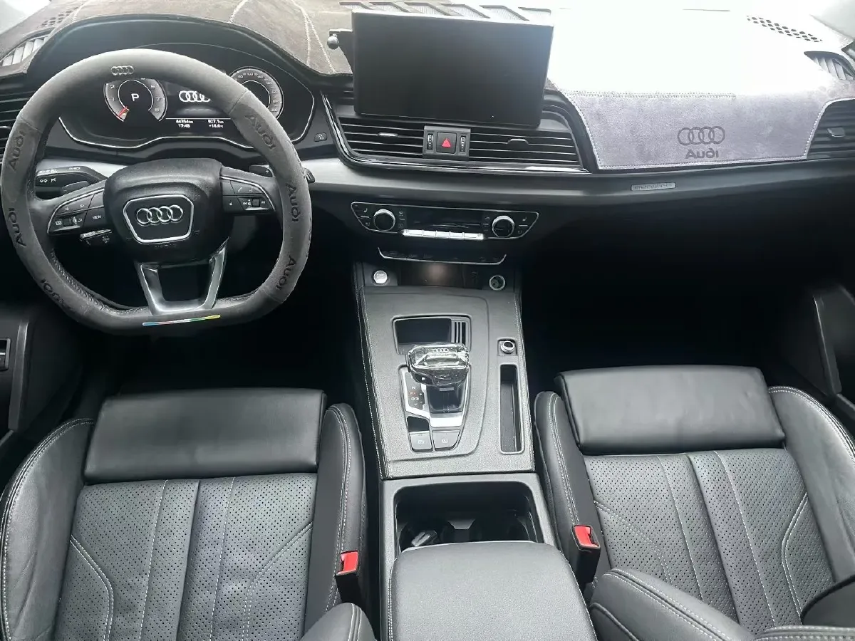 2023 Audi Q5L 2.0T 190HP L4 7DCT,autocango,china used car exporter,china ev exporter,chinese used car exporter,chinese used ev exporter