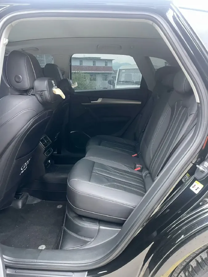 2023 Audi Q5L 2.0T 190HP L4 7DCT,autocango,china used car exporter,china ev exporter,chinese used car exporter,chinese used ev exporter