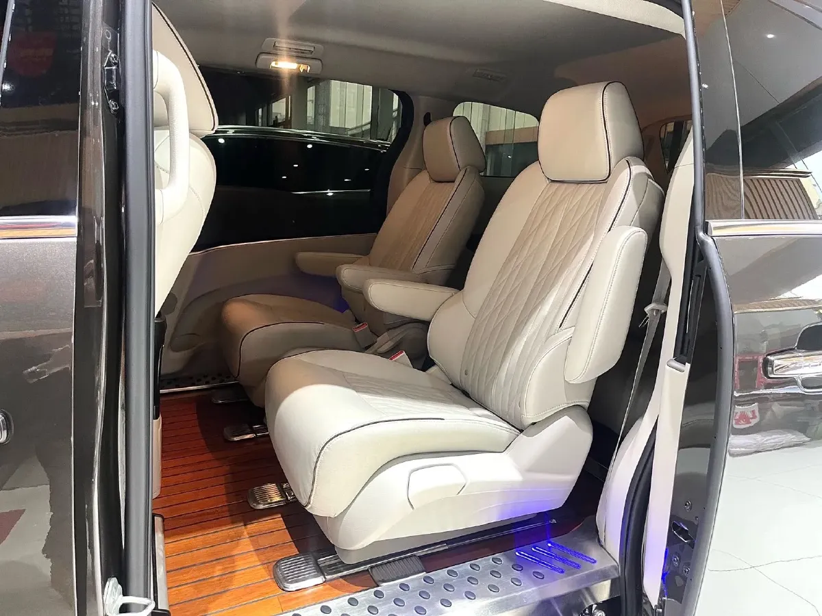 2021 Buick GL8 2.0T 237HP L4 9AT,autocango,china used car exporter,china ev exporter,chinese used car exporter,chinese used ev exporter