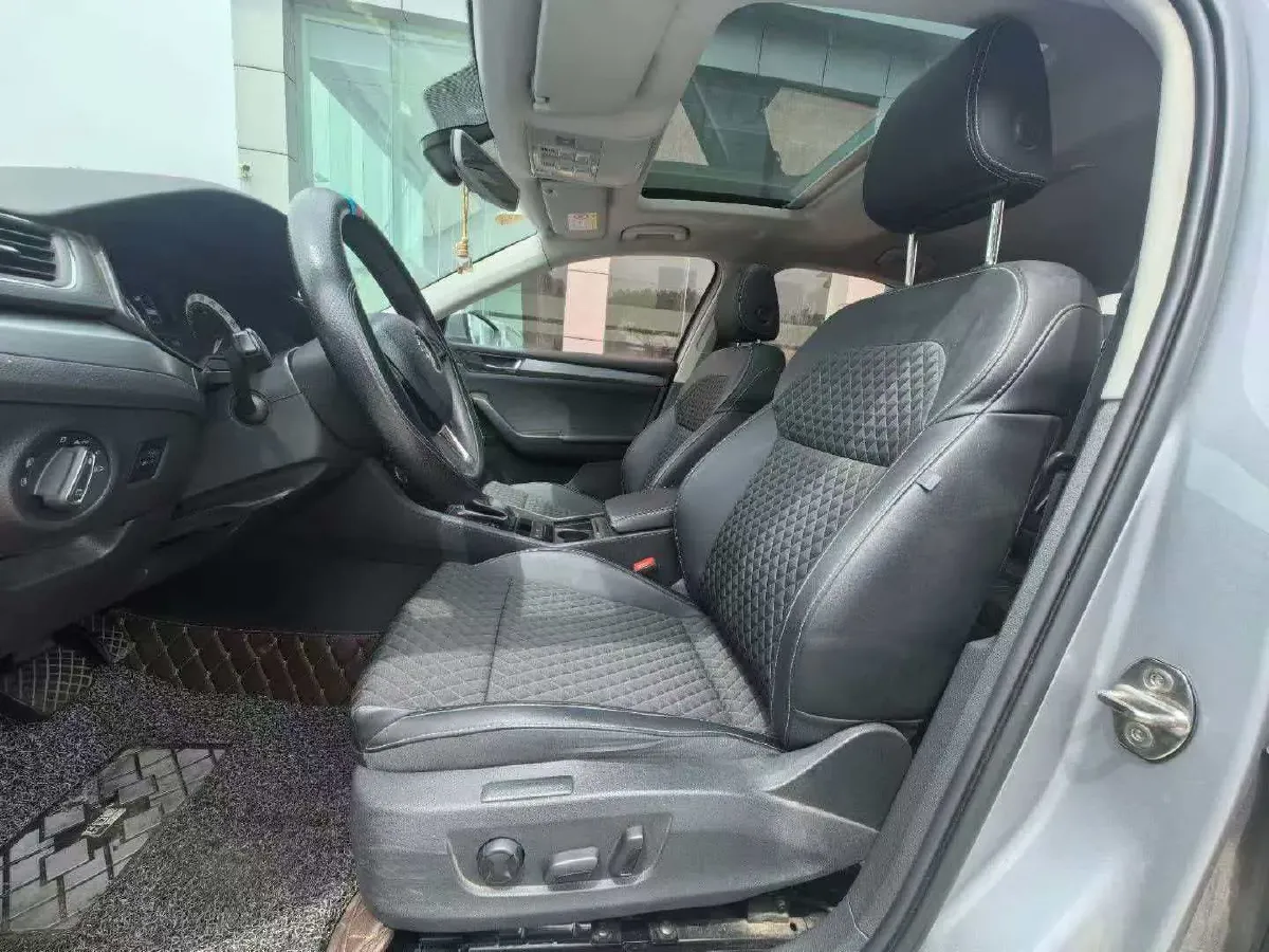 2018 Skoda Superb 1.8T 180HP L4 7DCT,autocango,china used car exporter,china ev exporter,chinese used car exporter,chinese used ev exporter