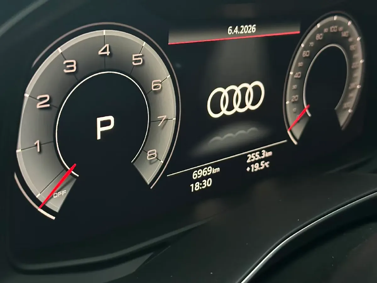 2024 Audi A7L 2.0T 245HP L4 7DCT,autocango,china used car exporter,china ev exporter,chinese used car exporter,chinese used ev exporter