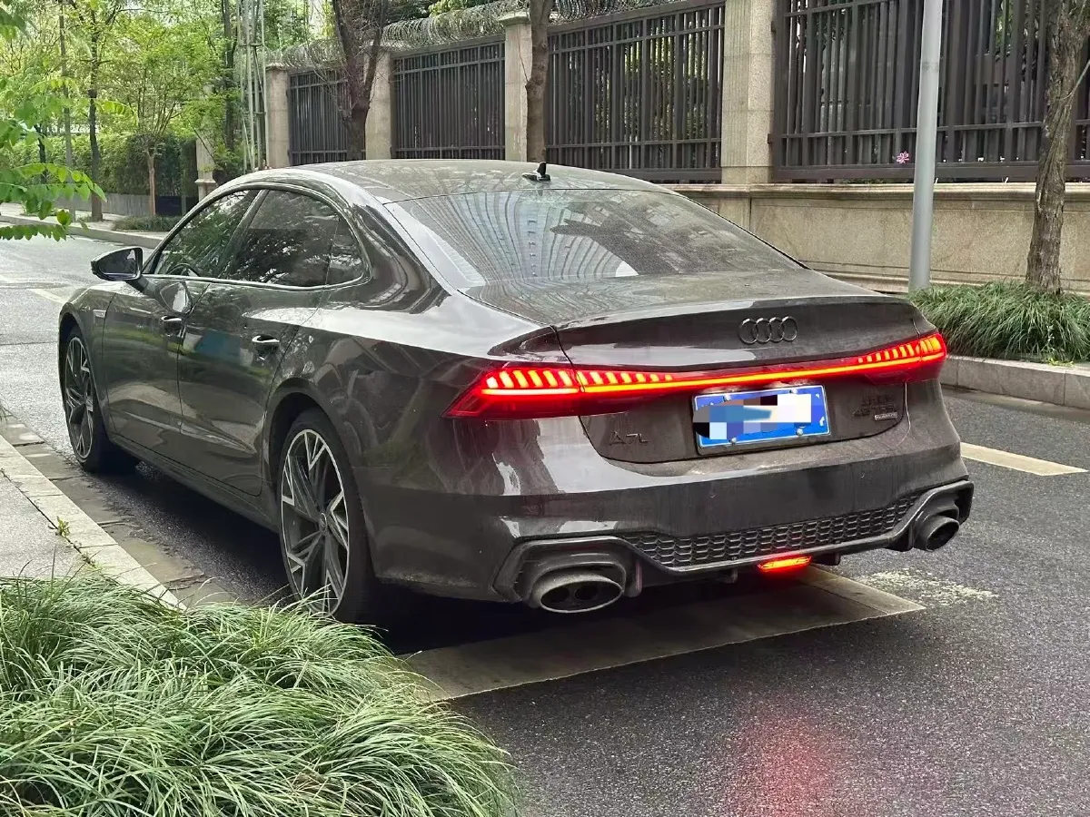 2024 Audi A7L 2.0T 245HP L4 7DCT,autocango,china used car exporter,china ev exporter,chinese used car exporter,chinese used ev exporter