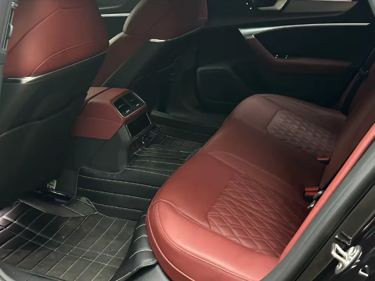 2024 Audi A7L 2.0T 245HP L4 7DCT,autocango,china used car exporter,china ev exporter,chinese used car exporter,chinese used ev exporter