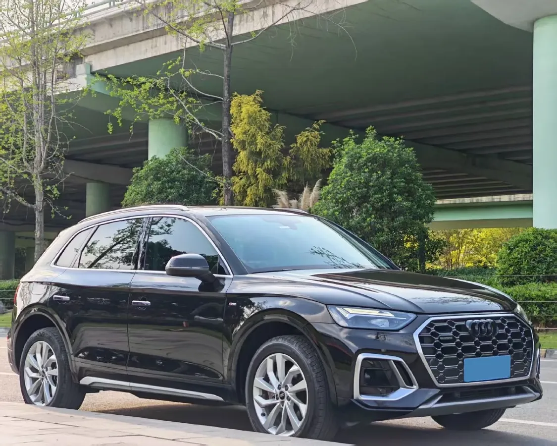 2022 Audi Q5L 2.0T 190HP L4 7DCT,autocango,china used car exporter,china ev exporter,chinese used car exporter,chinese used ev exporter