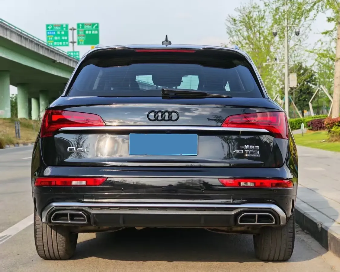 2022 Audi Q5L 2.0T 190HP L4 7DCT,autocango,china used car exporter,china ev exporter,chinese used car exporter,chinese used ev exporter