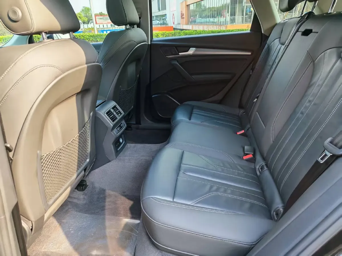 2022 Audi Q5L 2.0T 190HP L4 7DCT,autocango,china used car exporter,china ev exporter,chinese used car exporter,chinese used ev exporter