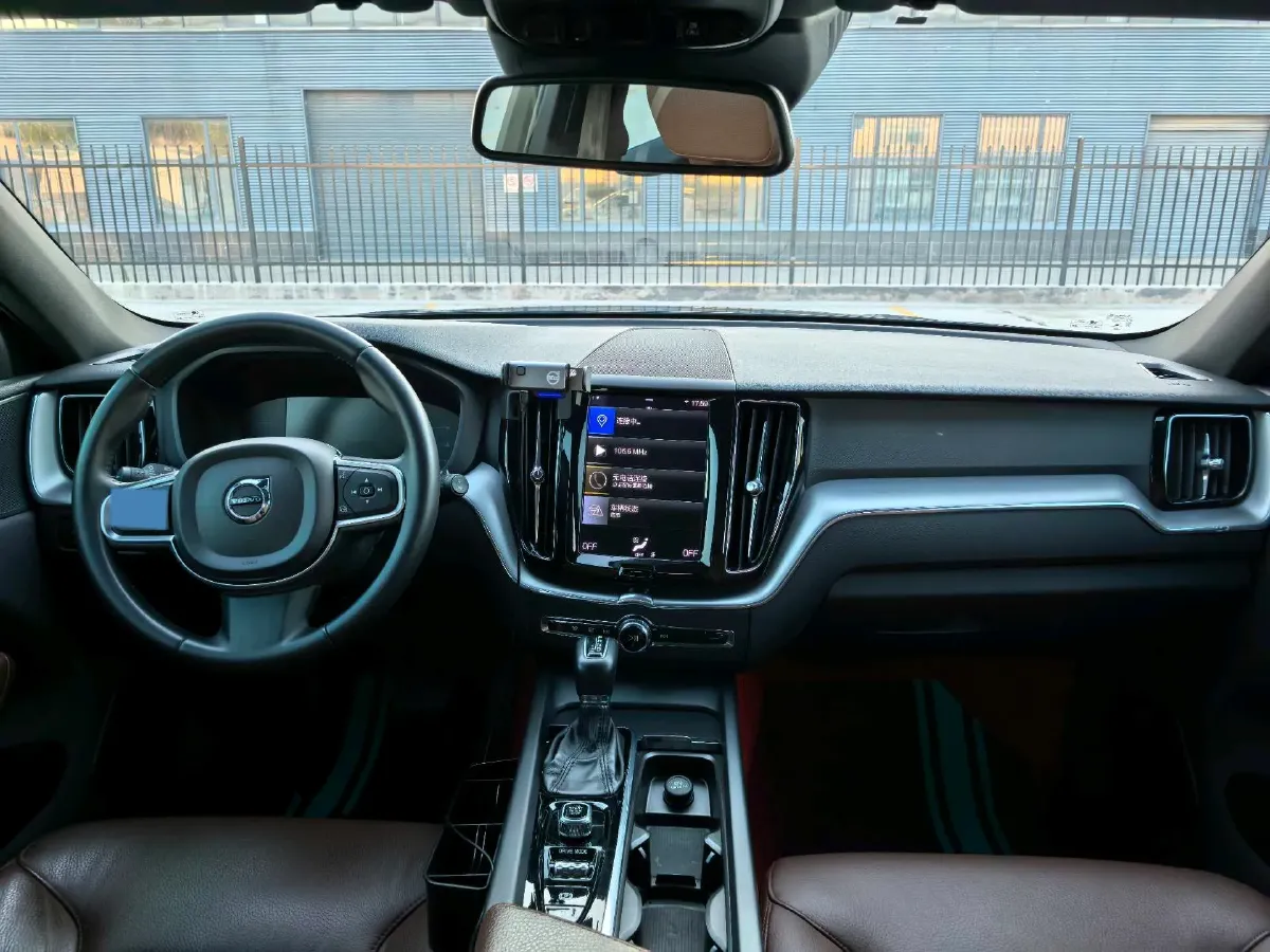 2021 Volvo XC60 2.0T 250HP L4 8AT,autocango,china used car exporter,china ev exporter,chinese used car exporter,chinese used ev exporter