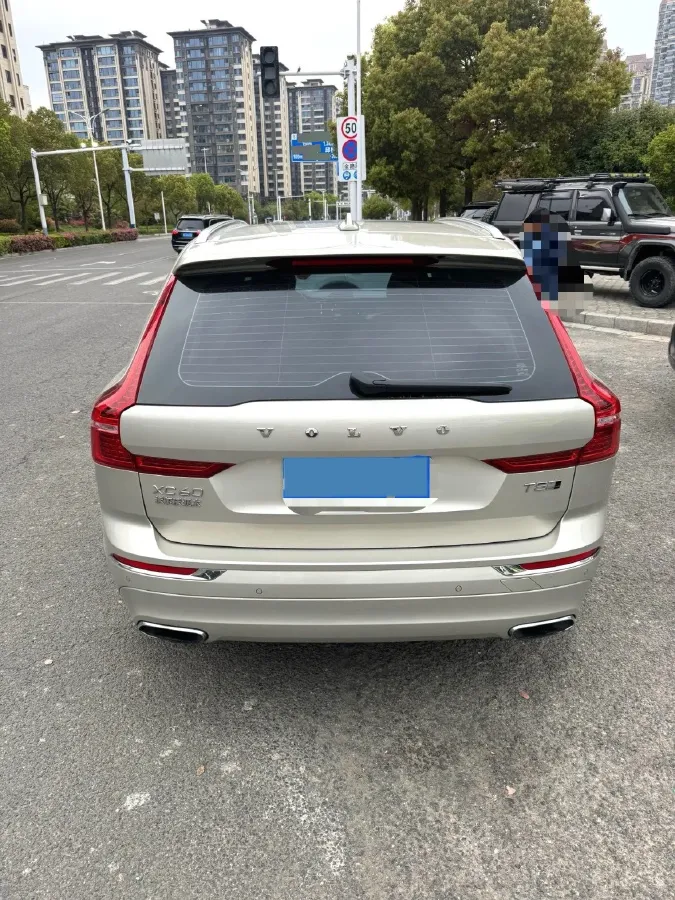 2018 Volvo XC60 2.0T 254HP L4 8AT,autocango,china used car exporter,china ev exporter,chinese used car exporter,chinese used ev exporter