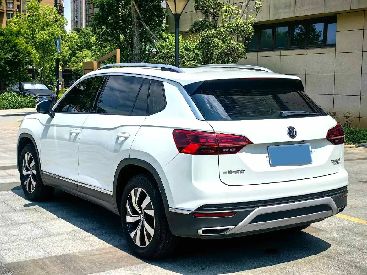 2019 Jeep Cherokee 2.0T 234HP L4 9AT,autocango,china used car exporter,china ev exporter,chinese used car exporter,chinese used ev exporter