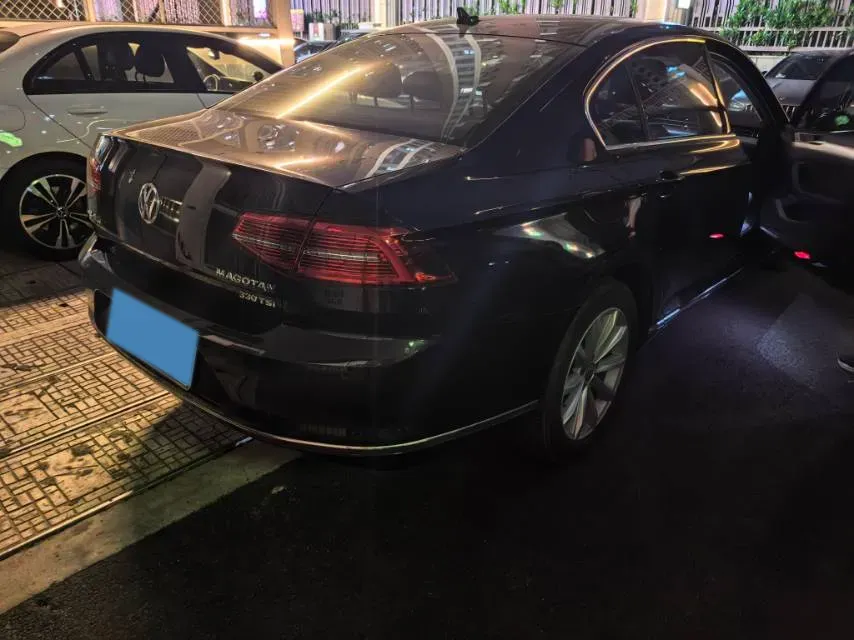 2018 Volkswagen Magotan 1.8T 180HP L4 7DCT,autocango,china used car exporter,china ev exporter,chinese used car exporter,chinese used ev exporter