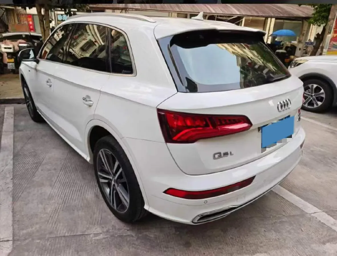 2020 Audi Q5L 2.0T 190HP L4 7DCT,autocango,china used car exporter,china ev exporter,chinese used car exporter,chinese used ev exporter