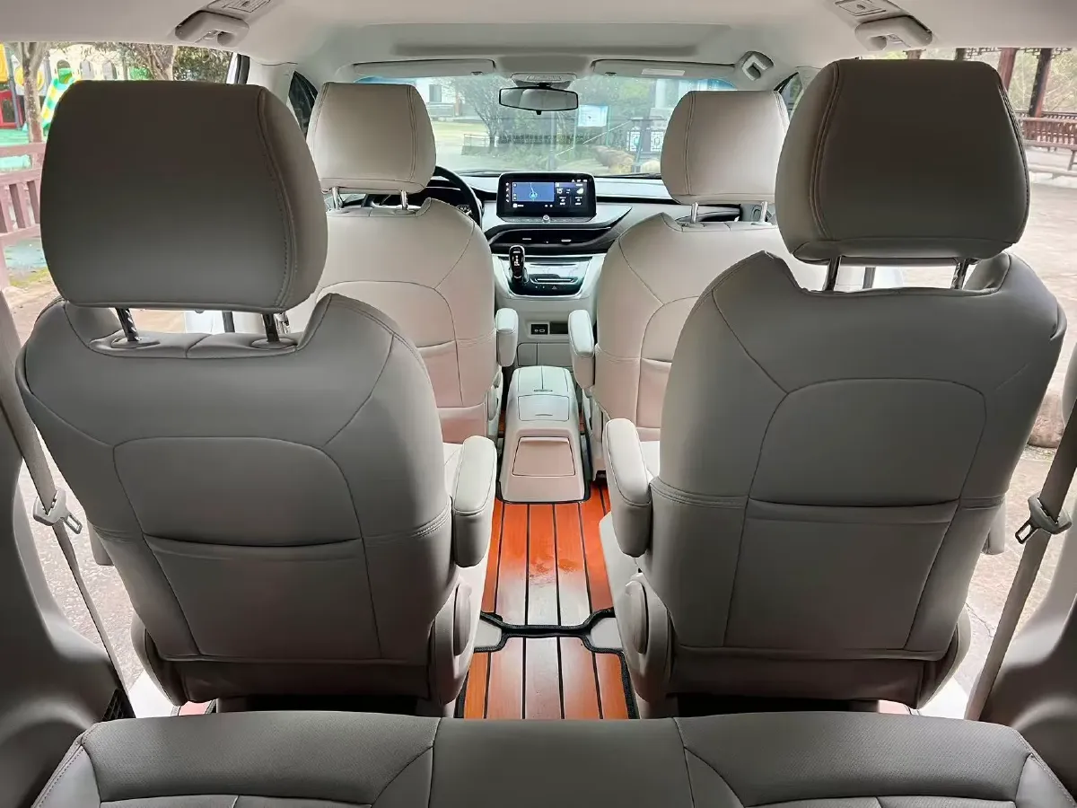 2023 Buick GL8 2.0T 237HP L4 9AT,autocango,china used car exporter,china ev exporter,chinese used car exporter,chinese used ev exporter