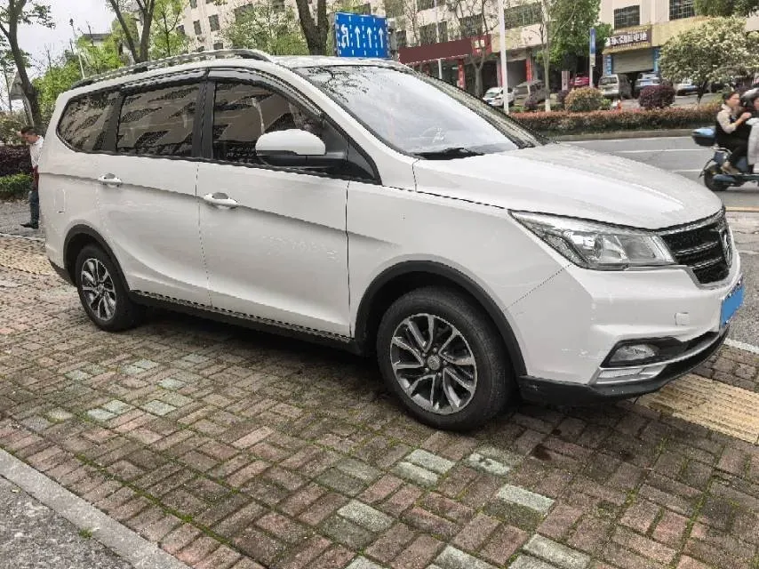 2017 BaoJun 730 1.5T 150HP L4 6MT,autocango,china used car exporter,china ev exporter,chinese used car exporter,chinese used ev exporter
