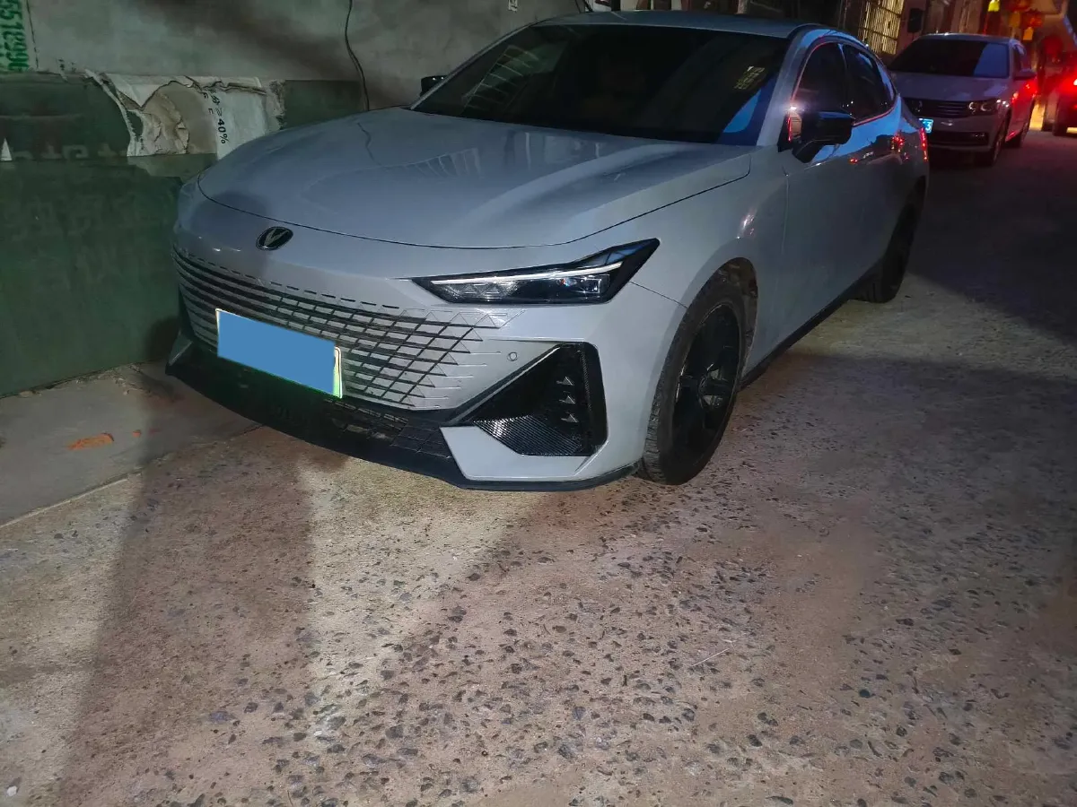 2023 ChangAn UNI-V iDD 1.5T 170HP L4 6TCT PHEV 18.4KWH,autocango,china used car exporter,china ev exporter,chinese used car exporter,chinese used ev exporter