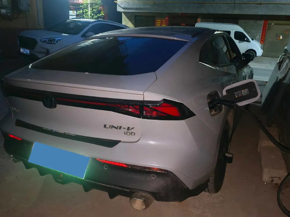 2023 ChangAn UNI-V iDD 1.5T 170HP L4 6TCT PHEV 18.4KWH,autocango,china used car exporter,china ev exporter,chinese used car exporter,chinese used ev exporter
