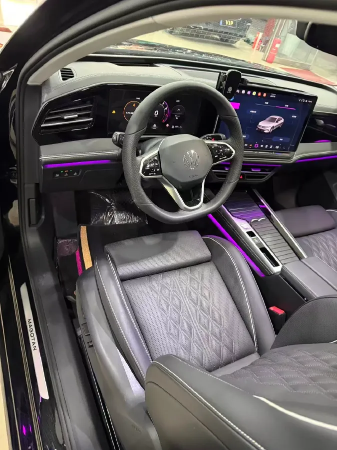 2023 Volkswagen Magotan 2.0T 186HP L4 7DCT,autocango,china used car exporter,china ev exporter,chinese used car exporter,chinese used ev exporter