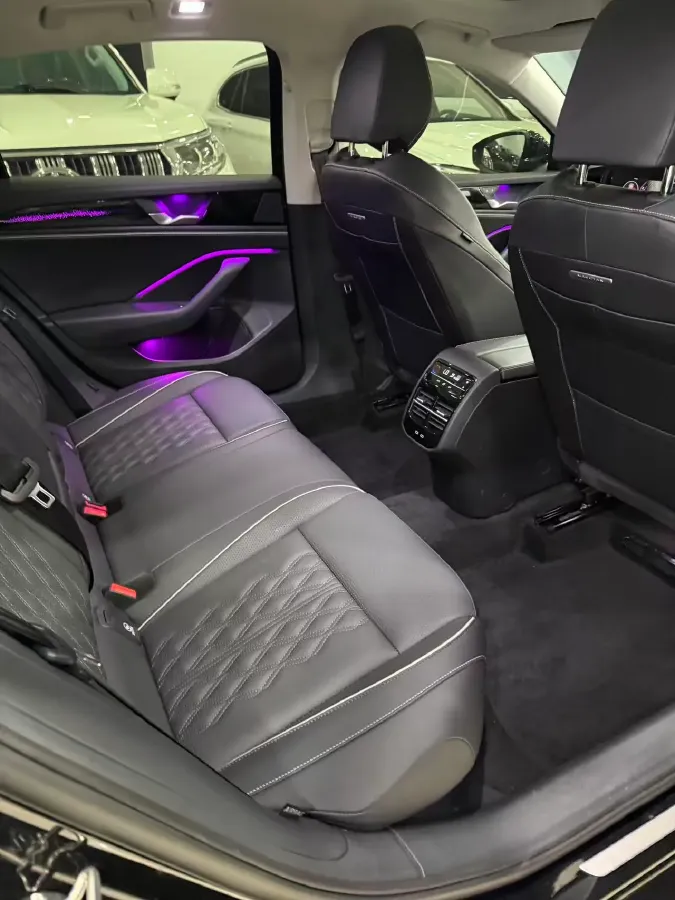 2023 Volkswagen Magotan 2.0T 186HP L4 7DCT,autocango,china used car exporter,china ev exporter,chinese used car exporter,chinese used ev exporter