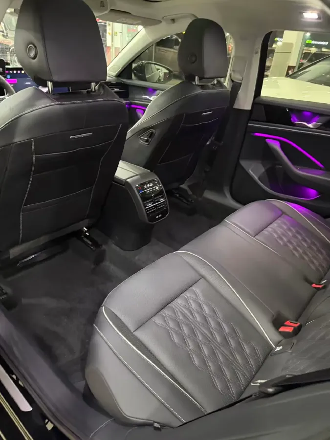 2023 Volkswagen Magotan 2.0T 186HP L4 7DCT,autocango,china used car exporter,china ev exporter,chinese used car exporter,chinese used ev exporter