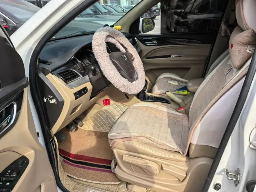 2016 BaoJun 560 1.5T 150HP L4 6MT,autocango,china used car exporter,china ev exporter,chinese used car exporter,chinese used ev exporter