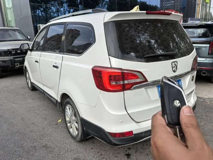 2016 BaoJun 560 1.5T 150HP L4 6MT,autocango,china used car exporter,china ev exporter,chinese used car exporter,chinese used ev exporter