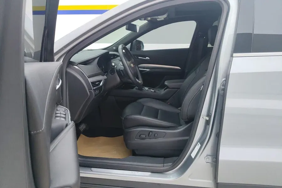 2022 Cadillac XT4 2.0T 237HP L4 9AT,autocango,china used car exporter,china ev exporter,chinese used car exporter,chinese used ev exporter