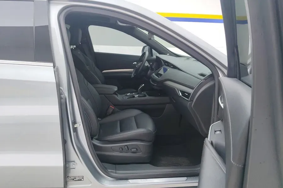 2022 Cadillac XT4 2.0T 237HP L4 9AT,autocango,china used car exporter,china ev exporter,chinese used car exporter,chinese used ev exporter