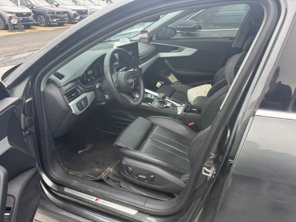 2022 Audi A4L 2.0T 190HP L4 7DCT,autocango,china used car exporter,china ev exporter,chinese used car exporter,chinese used ev exporter