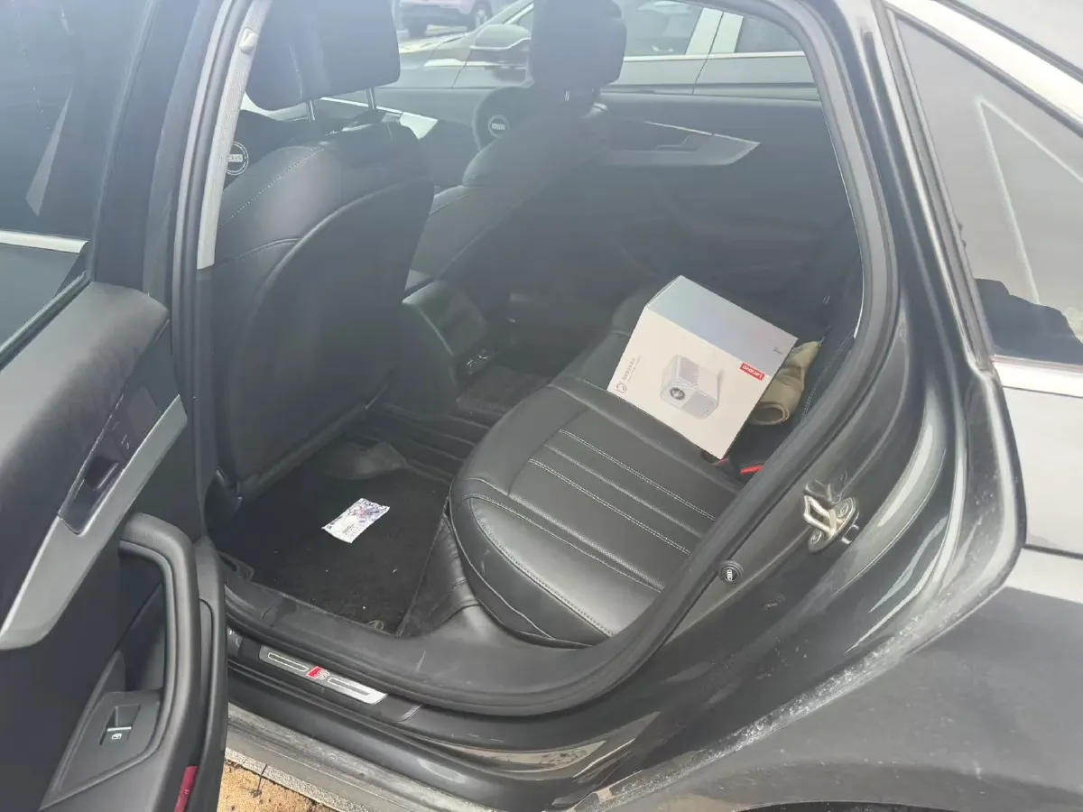 2022 Audi A4L 2.0T 190HP L4 7DCT,autocango,china used car exporter,china ev exporter,chinese used car exporter,chinese used ev exporter