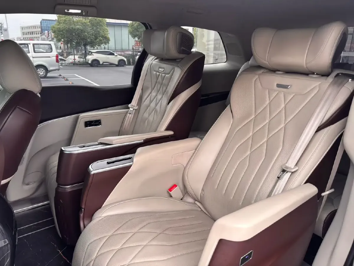 2023 Buick GL8 2.0T 237HP L4 9AT,autocango,china used car exporter,china ev exporter,chinese used car exporter,chinese used ev exporter