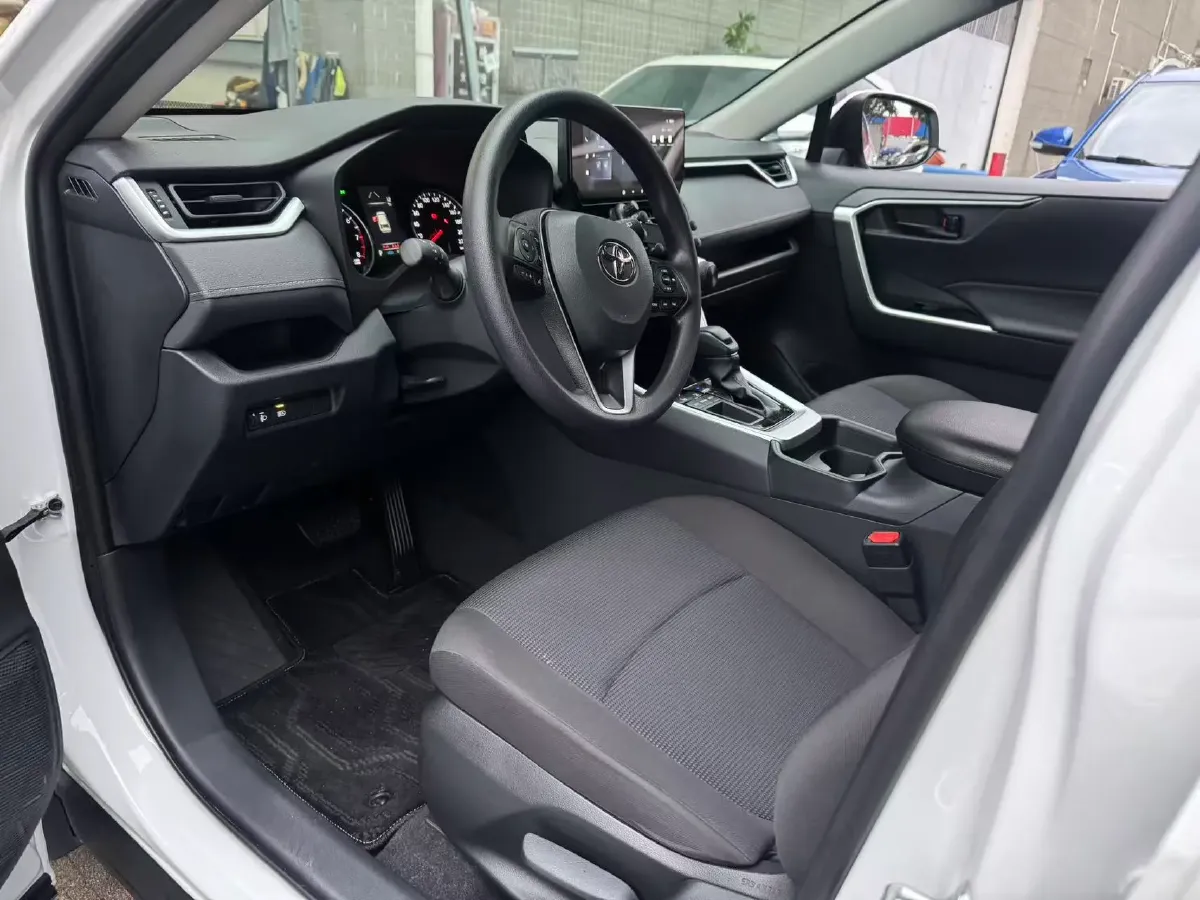 2024 Toyota RAV4 2.0L 171HP L4 CVT,autocango,china used car exporter,china ev exporter,chinese used car exporter,chinese used ev exporter