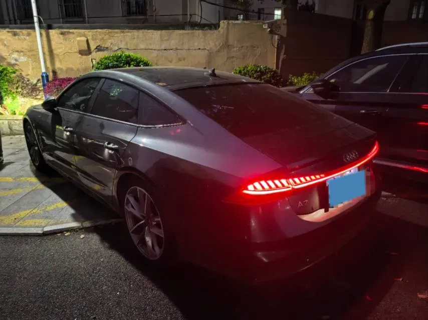 2024 Audi A7 2.0T 265HP L4 7DCT,autocango,china used car exporter,china ev exporter,chinese used car exporter,chinese used ev exporter