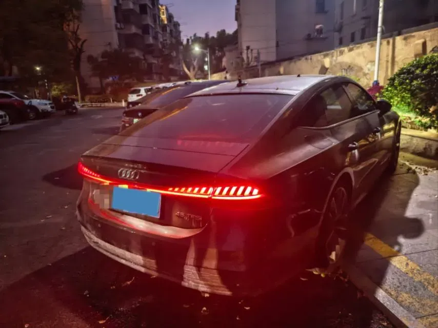 2024 Audi A7 2.0T 265HP L4 7DCT,autocango,china used car exporter,china ev exporter,chinese used car exporter,chinese used ev exporter