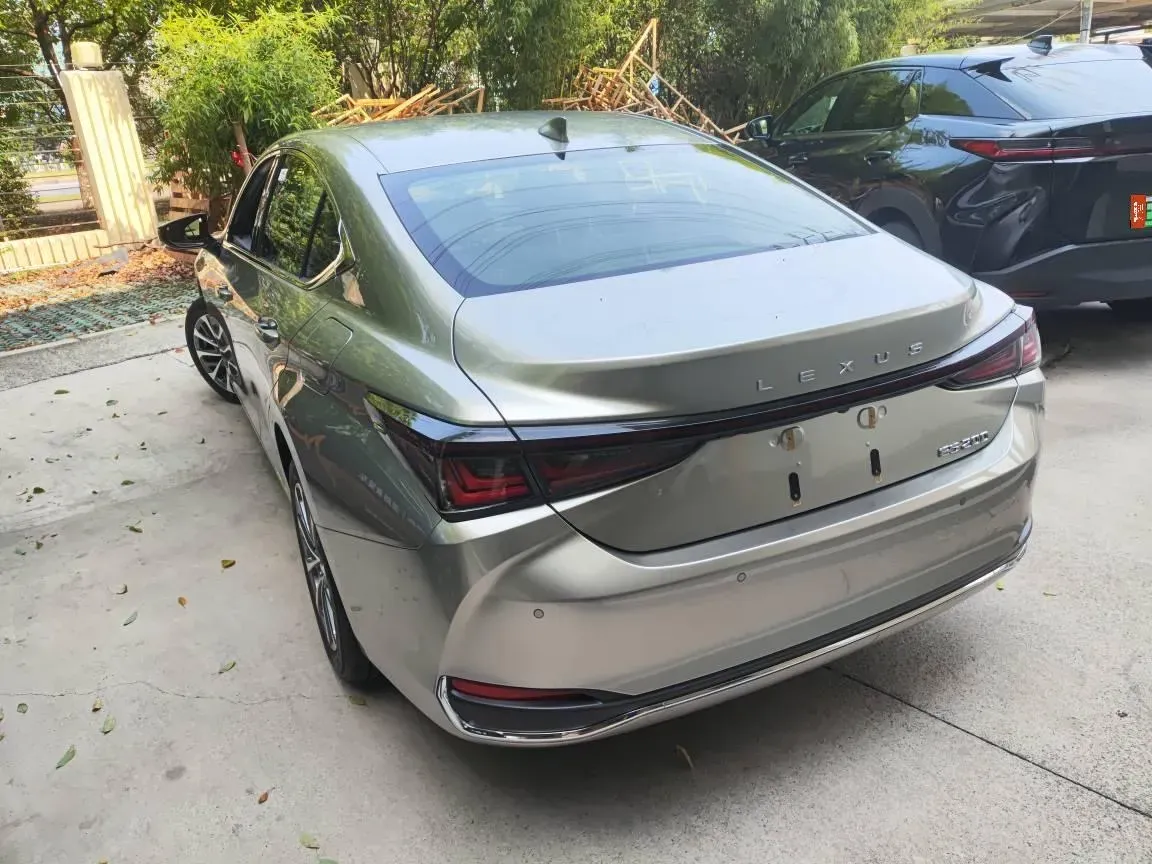 2025 Lexus ES 2.0L 173HP L4 CVT,autocango,china used car exporter,china ev exporter,chinese used car exporter,chinese used ev exporter