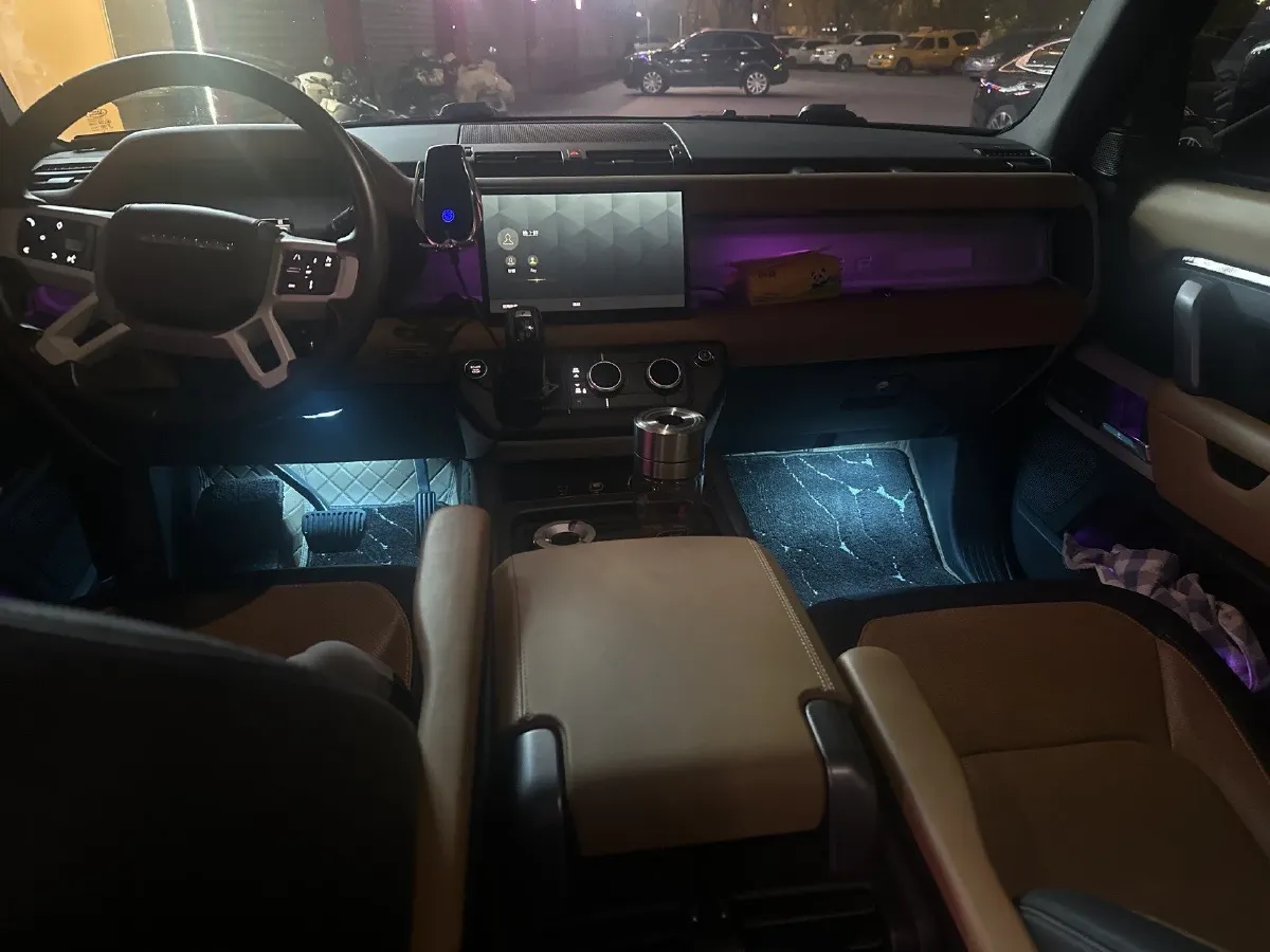 2024 Land Rover Defender 3.0T 400HP L6 8AT,autocango,china used car exporter,china ev exporter,chinese used car exporter,chinese used ev exporter