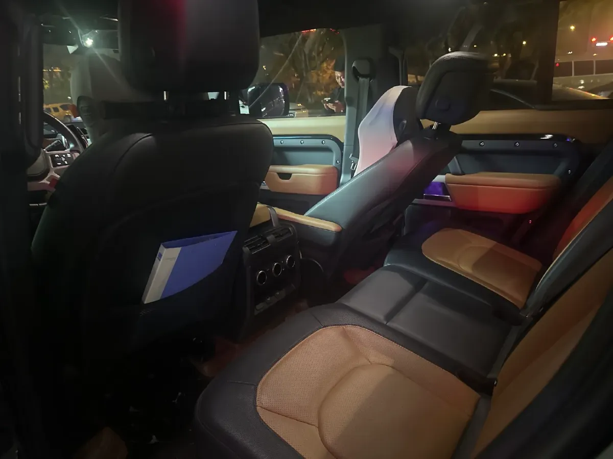 2024 Land Rover Defender 3.0T 400HP L6 8AT,autocango,china used car exporter,china ev exporter,chinese used car exporter,chinese used ev exporter