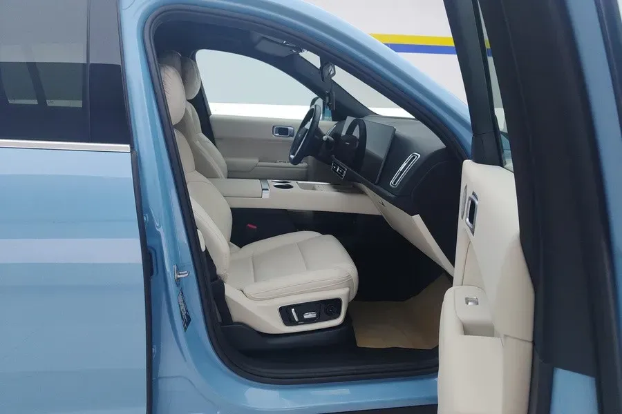 2024 Li L8 Range Extended 154HP REEV 52.3KWH,autocango,china used car exporter,china ev exporter,chinese used car exporter,chinese used ev exporter