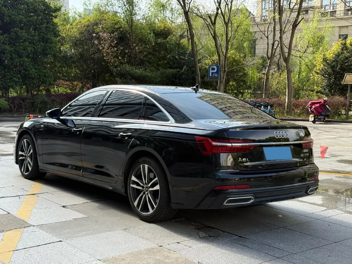 2022 Audi A6L 2.0T 190HP L4 7DCT,autocango,china used car exporter,china ev exporter,chinese used car exporter,chinese used ev exporter