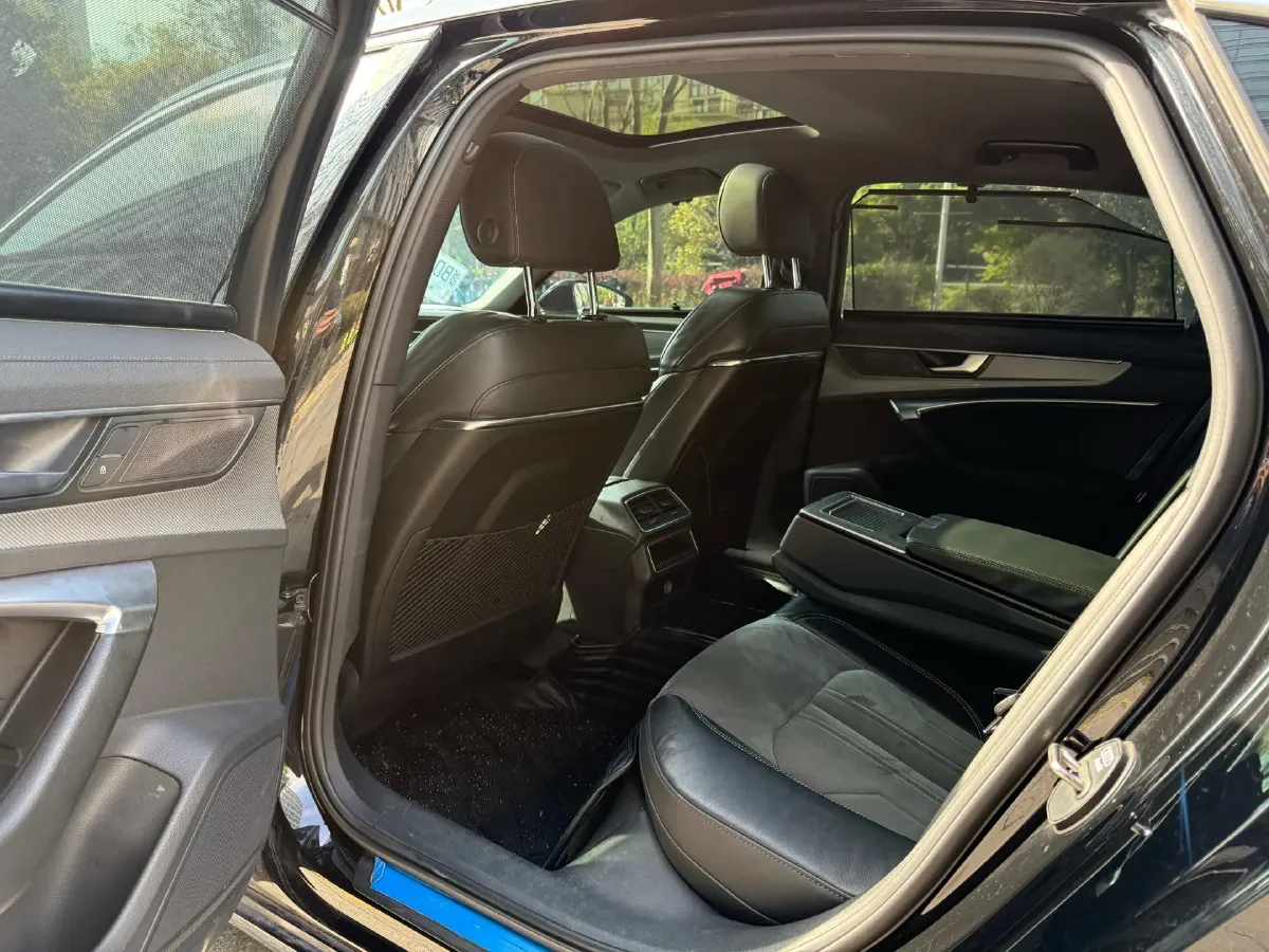 2022 Audi A6L 2.0T 190HP L4 7DCT,autocango,china used car exporter,china ev exporter,chinese used car exporter,chinese used ev exporter