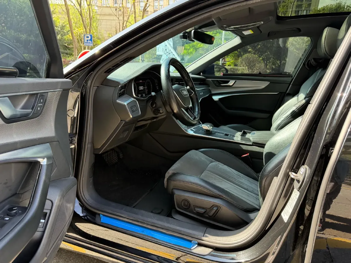 2022 Audi A6L 2.0T 190HP L4 7DCT,autocango,china used car exporter,china ev exporter,chinese used car exporter,chinese used ev exporter