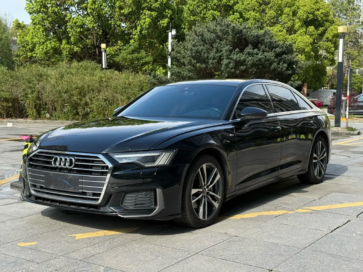 2022 Audi A6L 2.0T 190HP L4 7DCT,autocango,china used car exporter,china ev exporter,chinese used car exporter,chinese used ev exporter