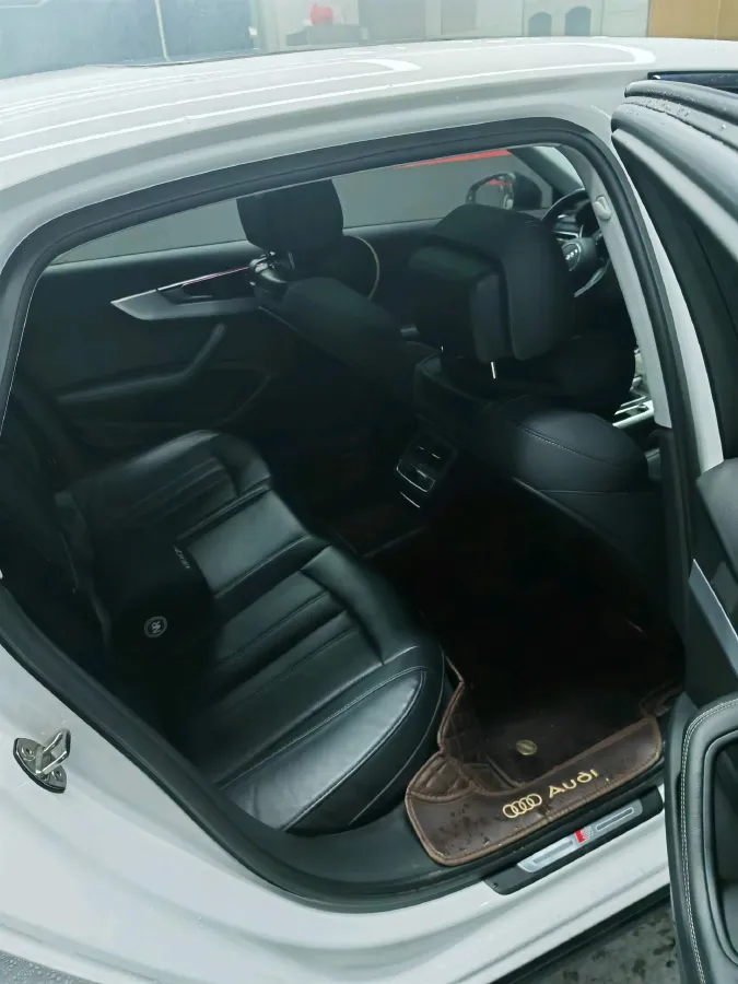 2023 Audi A4L 2.0T 190HP L4 7DCT,autocango,china used car exporter,china ev exporter,chinese used car exporter,chinese used ev exporter