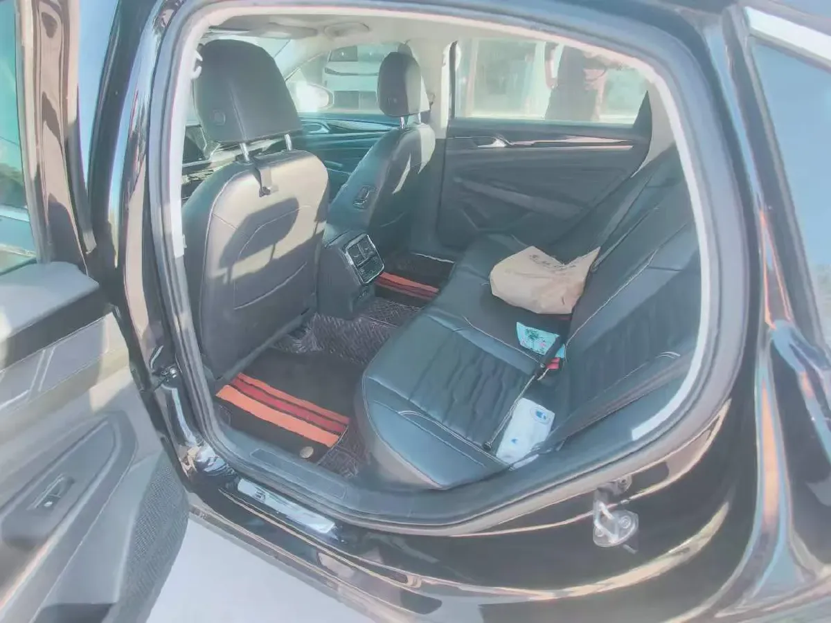 2021 Volkswagen Passat 2.0T 186HP L4 7DCT,autocango,china used car exporter,china ev exporter,chinese used car exporter,chinese used ev exporter