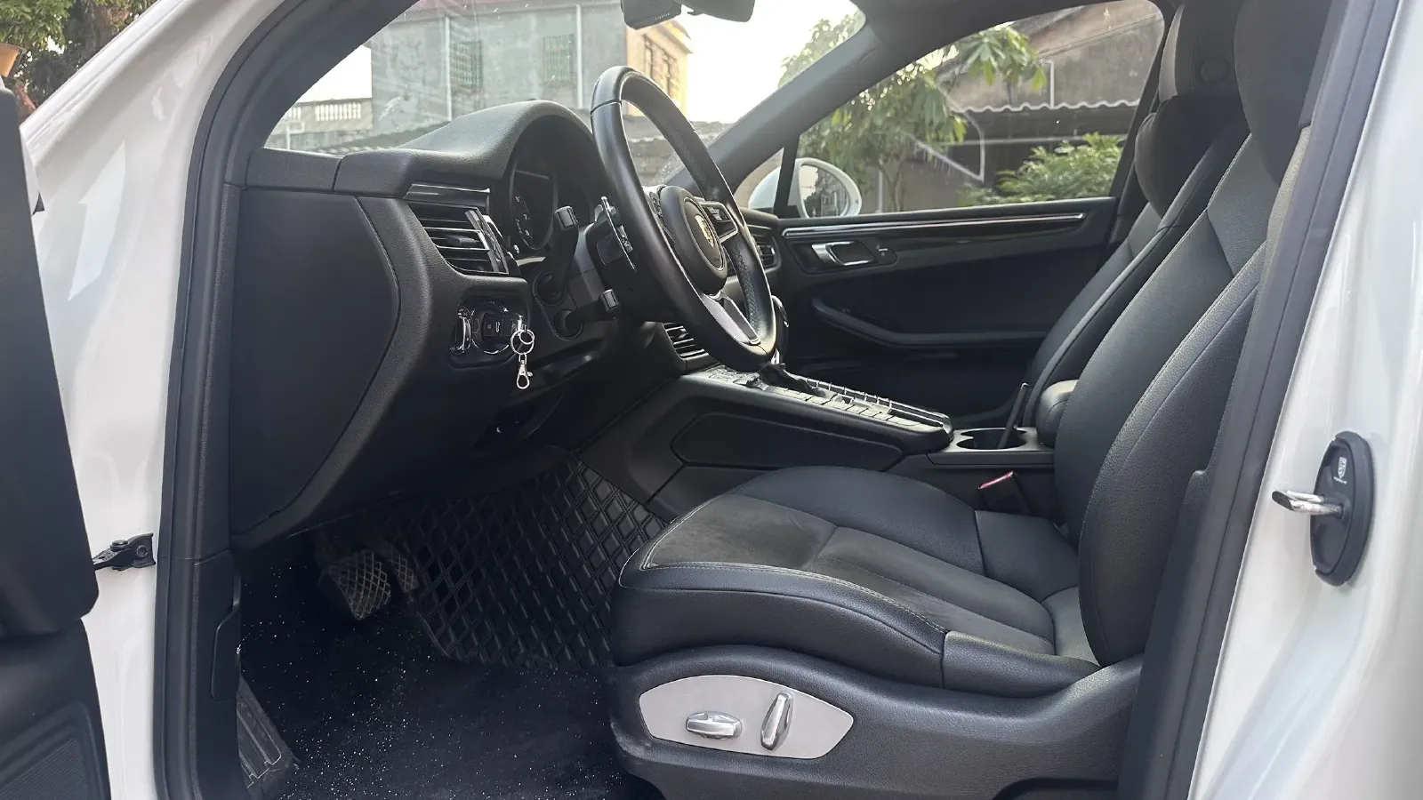 2020 Porsche Macan 2.0T 252HP L4 7DCT,autocango,china used car exporter,china ev exporter,chinese used car exporter,chinese used ev exporter