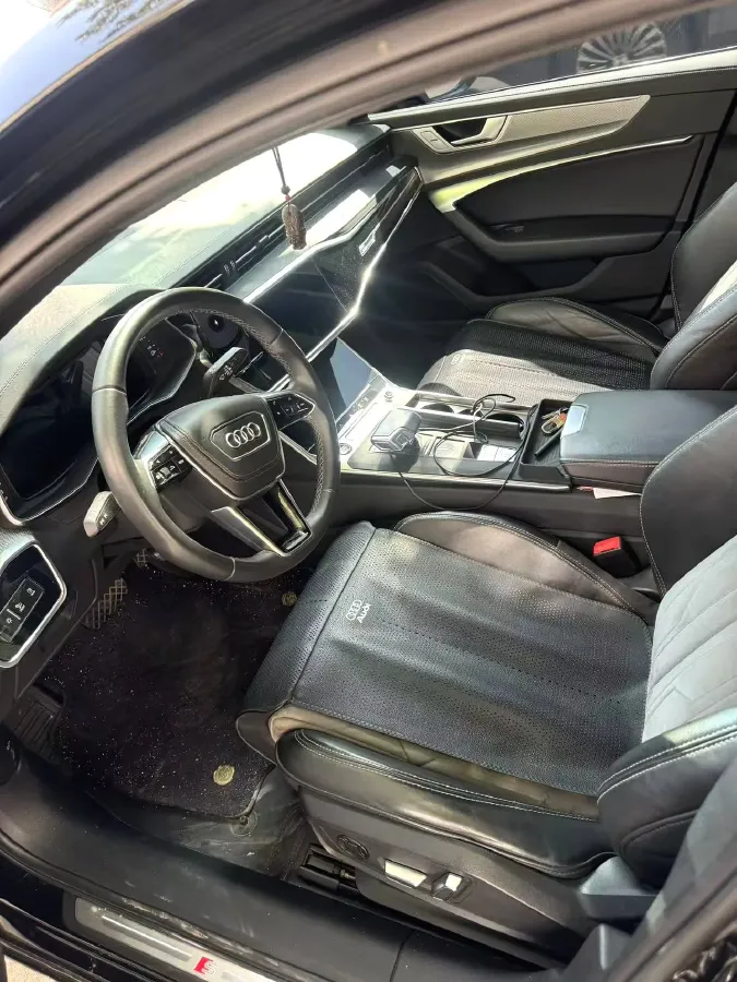 2023 Audi A6L 2.0T 245HP L4 7DCT,autocango,china used car exporter,china ev exporter,chinese used car exporter,chinese used ev exporter