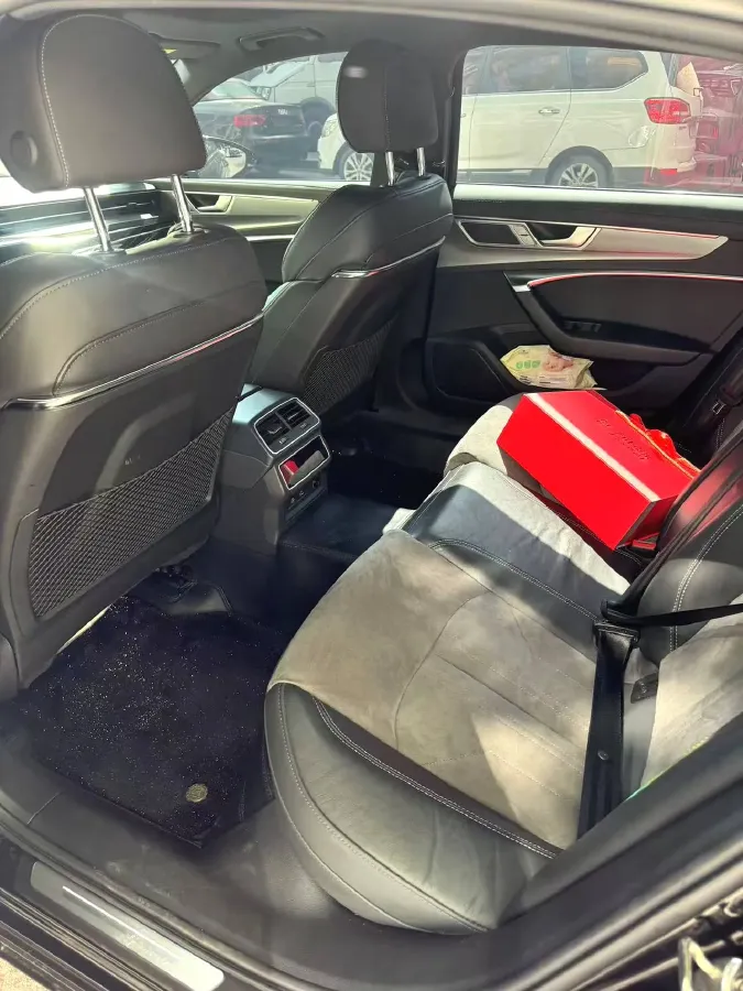 2023 Audi A6L 2.0T 245HP L4 7DCT,autocango,china used car exporter,china ev exporter,chinese used car exporter,chinese used ev exporter