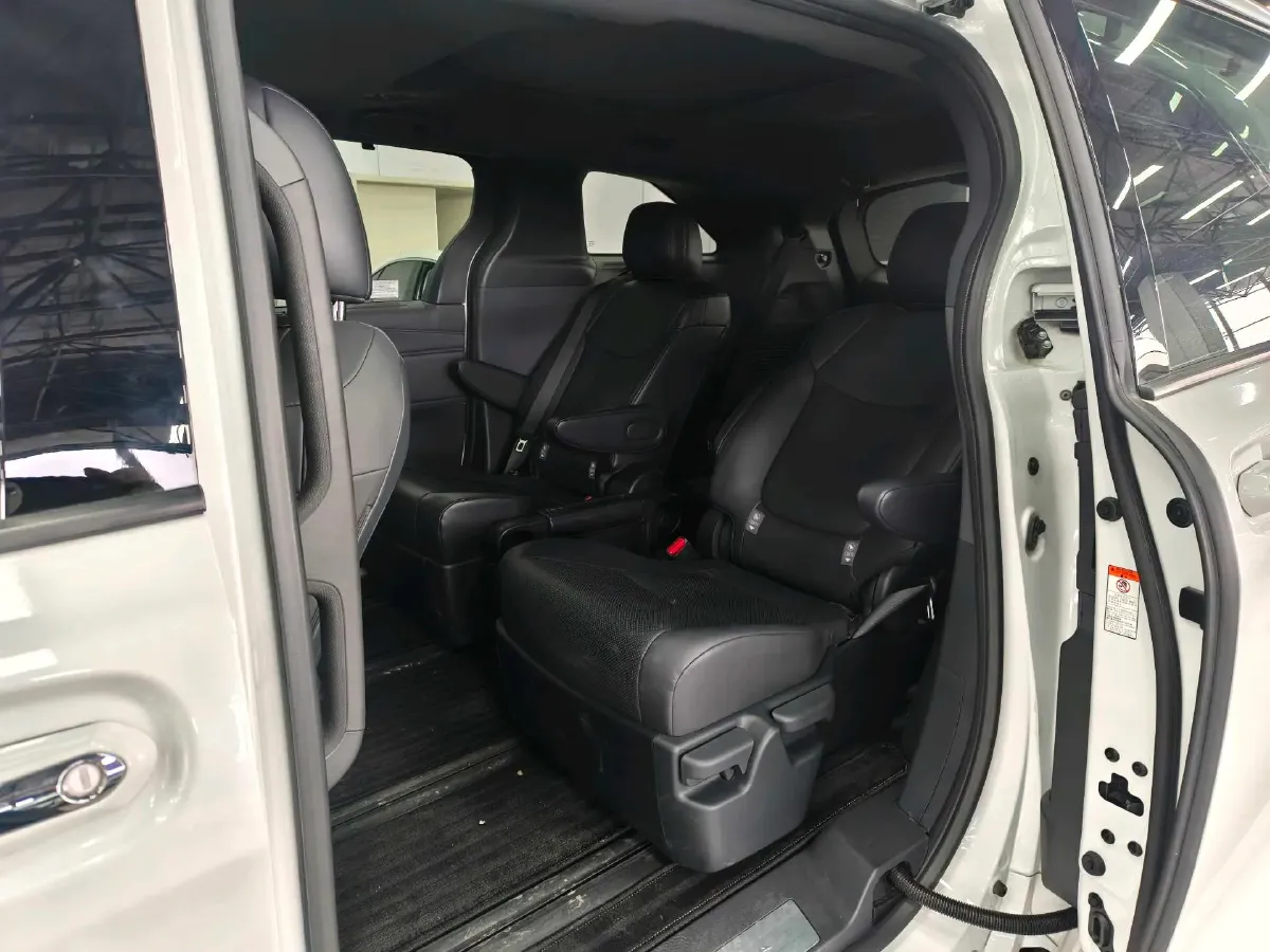 2024 Toyota Granvia 2.5L 189HP L4 E-CVT Hybrid,autocango,china used car exporter,china ev exporter,chinese used car exporter,chinese used ev exporter